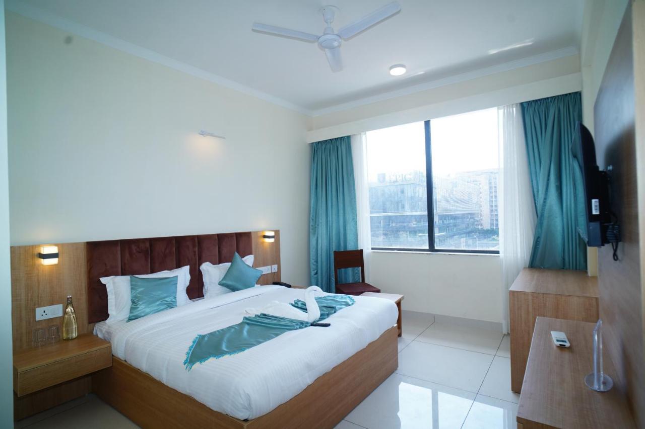 Rr Galaxy Hotel Gurgaon Exterior photo