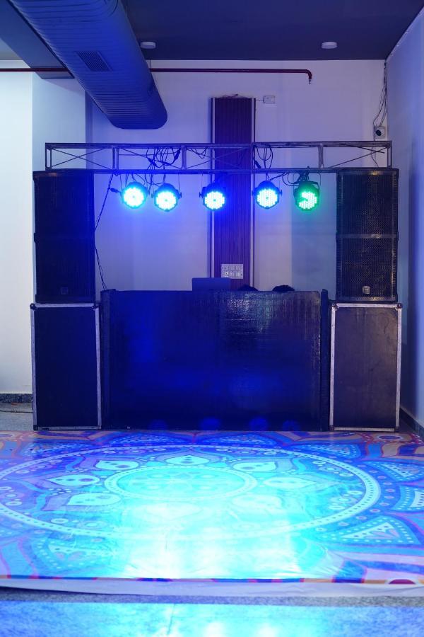 Rr Galaxy Hotel Gurgaon Exterior photo