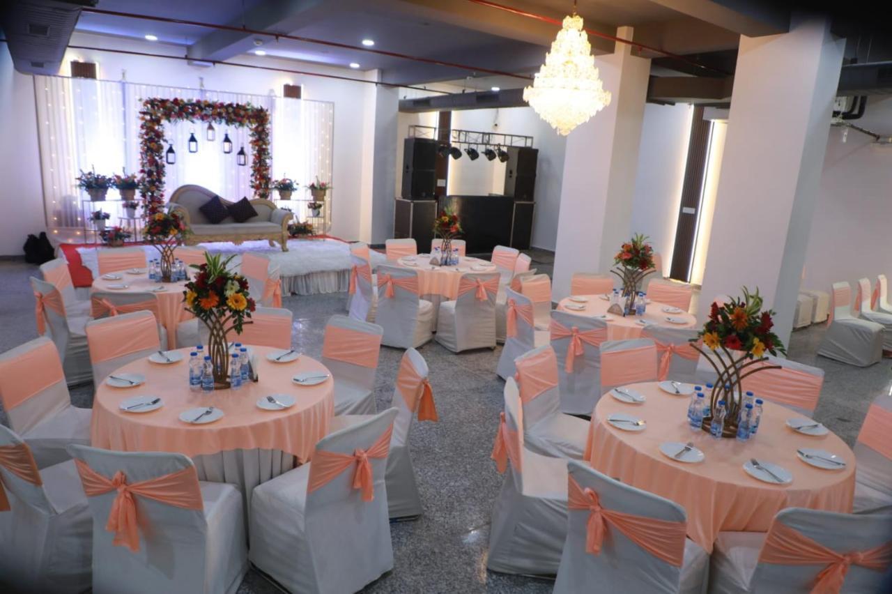 Rr Galaxy Hotel Gurgaon Exterior photo