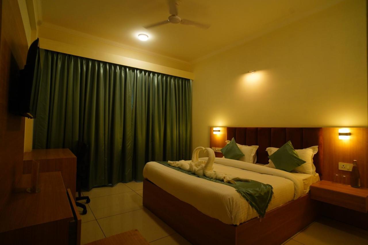 Rr Galaxy Hotel Gurgaon Exterior photo