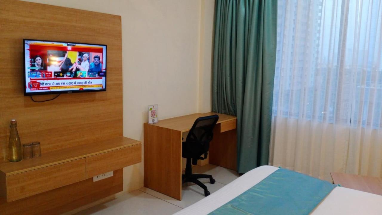 Rr Galaxy Hotel Gurgaon Exterior photo
