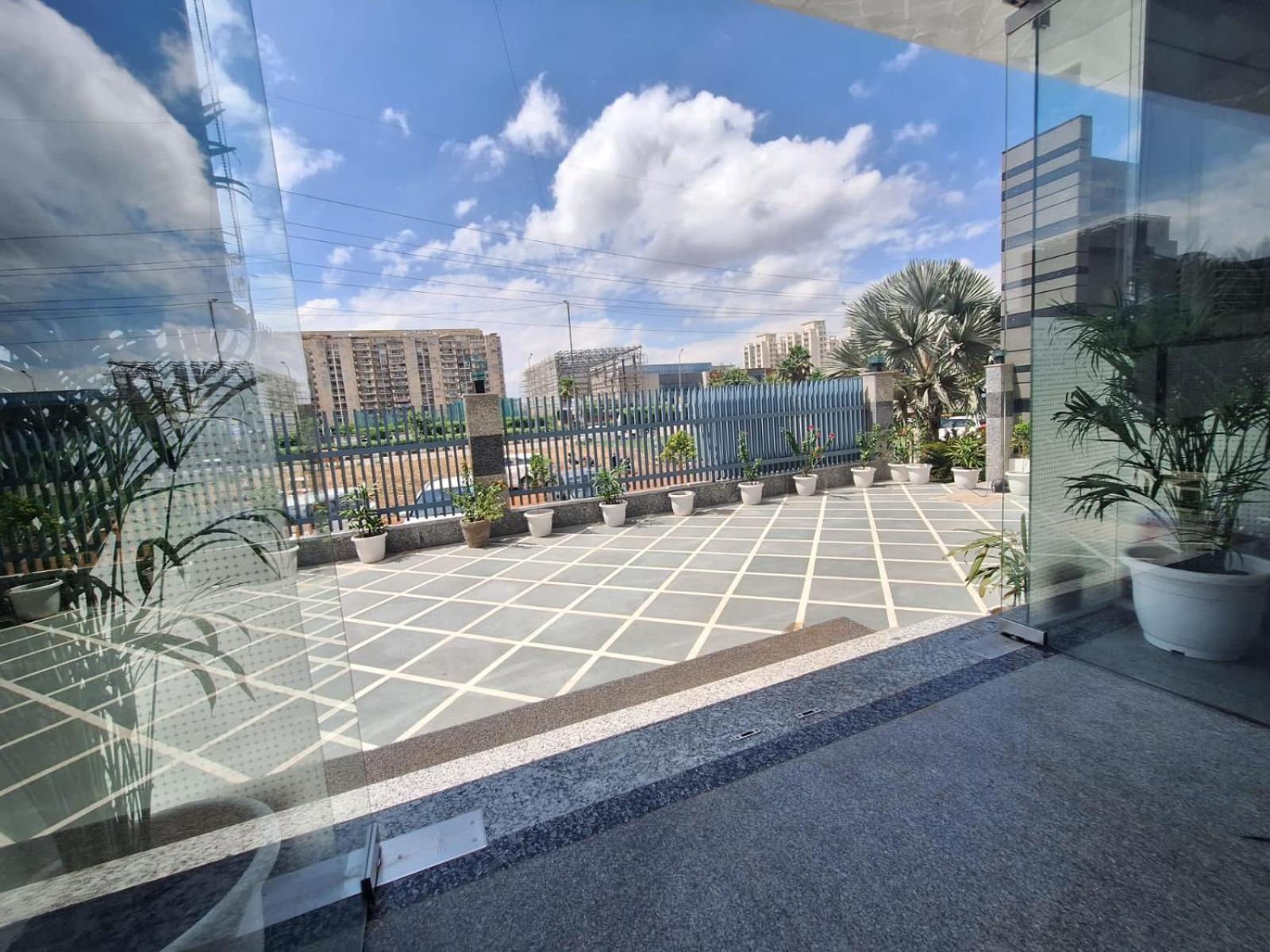 Rr Galaxy Hotel Gurgaon Exterior photo