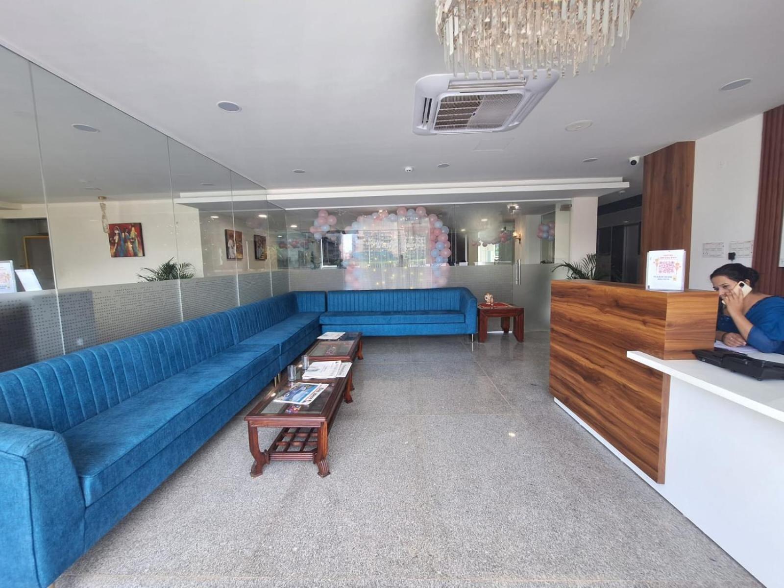 Rr Galaxy Hotel Gurgaon Exterior photo